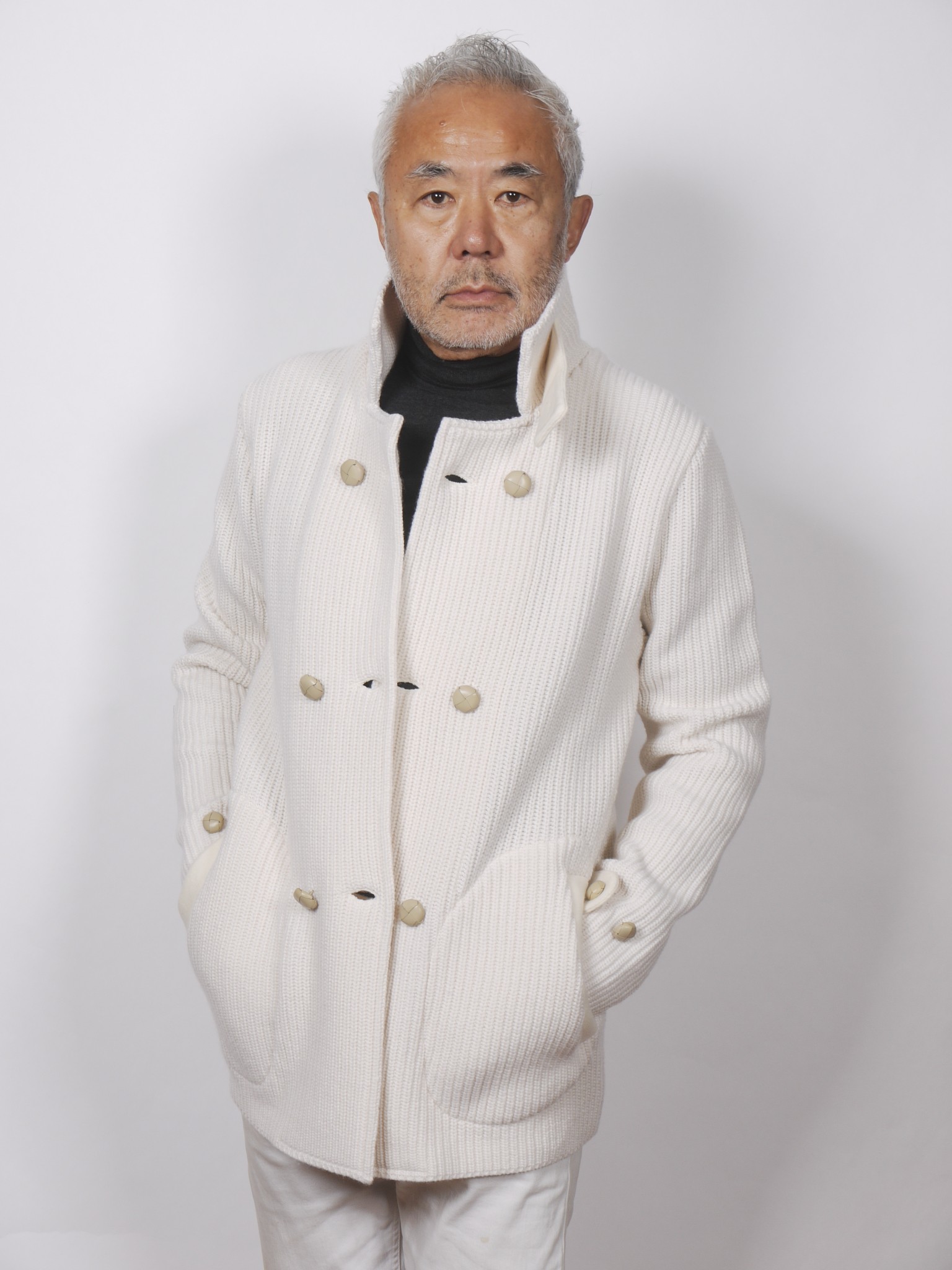 roberto collina(メンズニットカーディガン）