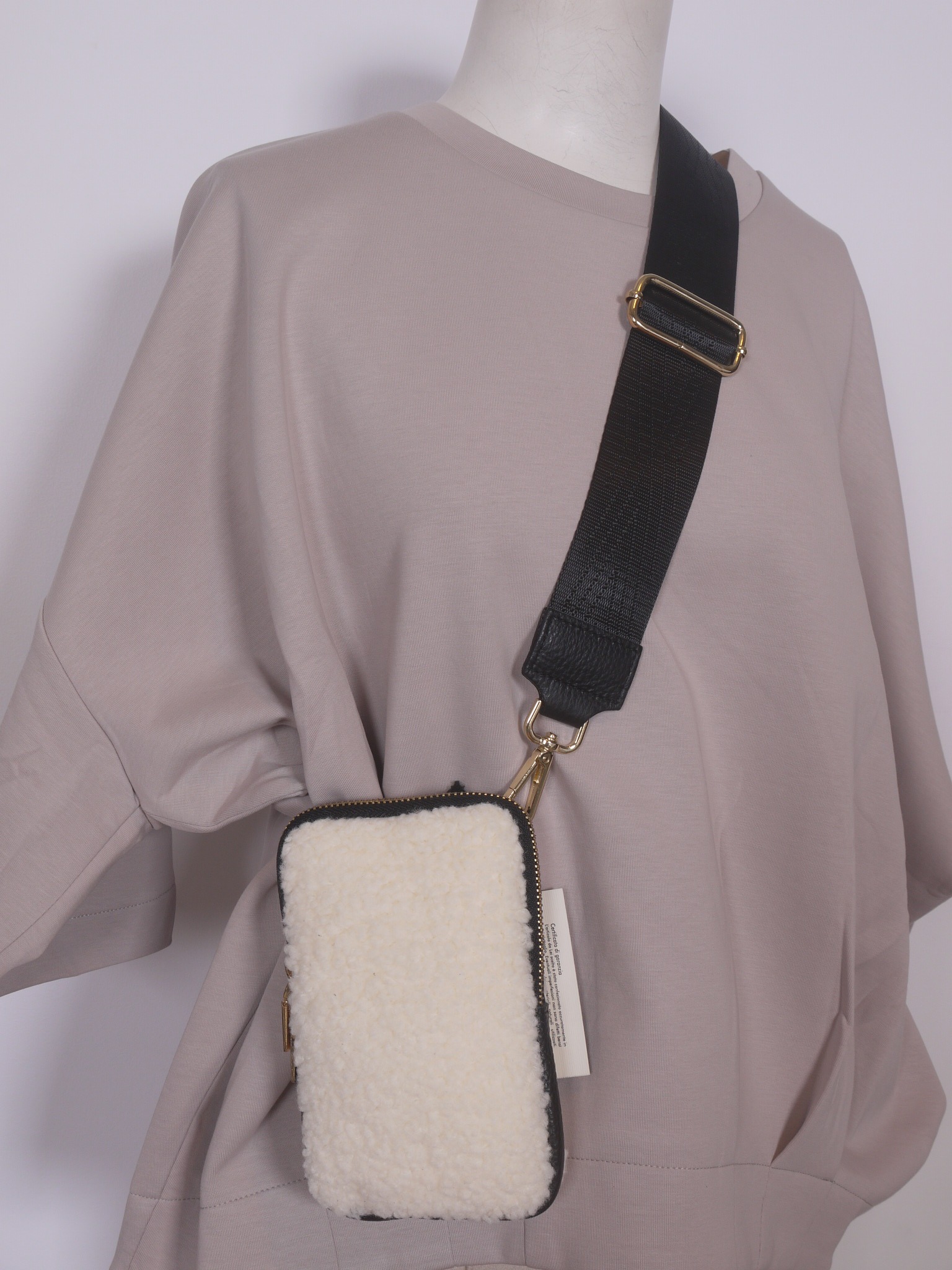 BRAHMIN(ムートンスマホバック）